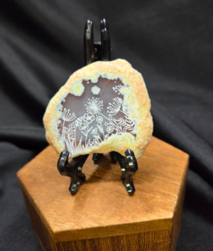 Etched Gray Agate Slice – Wildflower Design