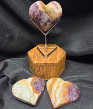 Heart-Amethyst Agate with Stand
