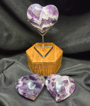Heart-Chevron Amethyst with Stand