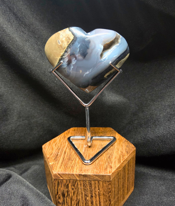Volcano Agate w stand