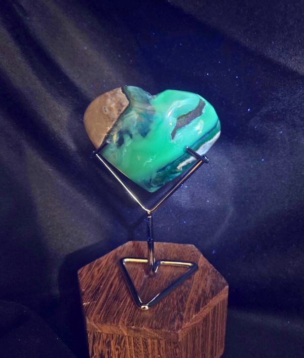 Volcano Agate w stand2